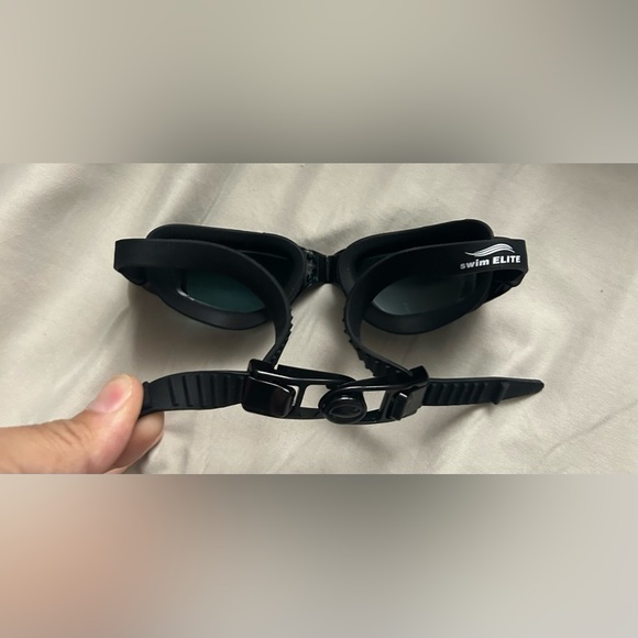 Swim ELITE Swimming Goggles and carrying case - Picture 2 of 9